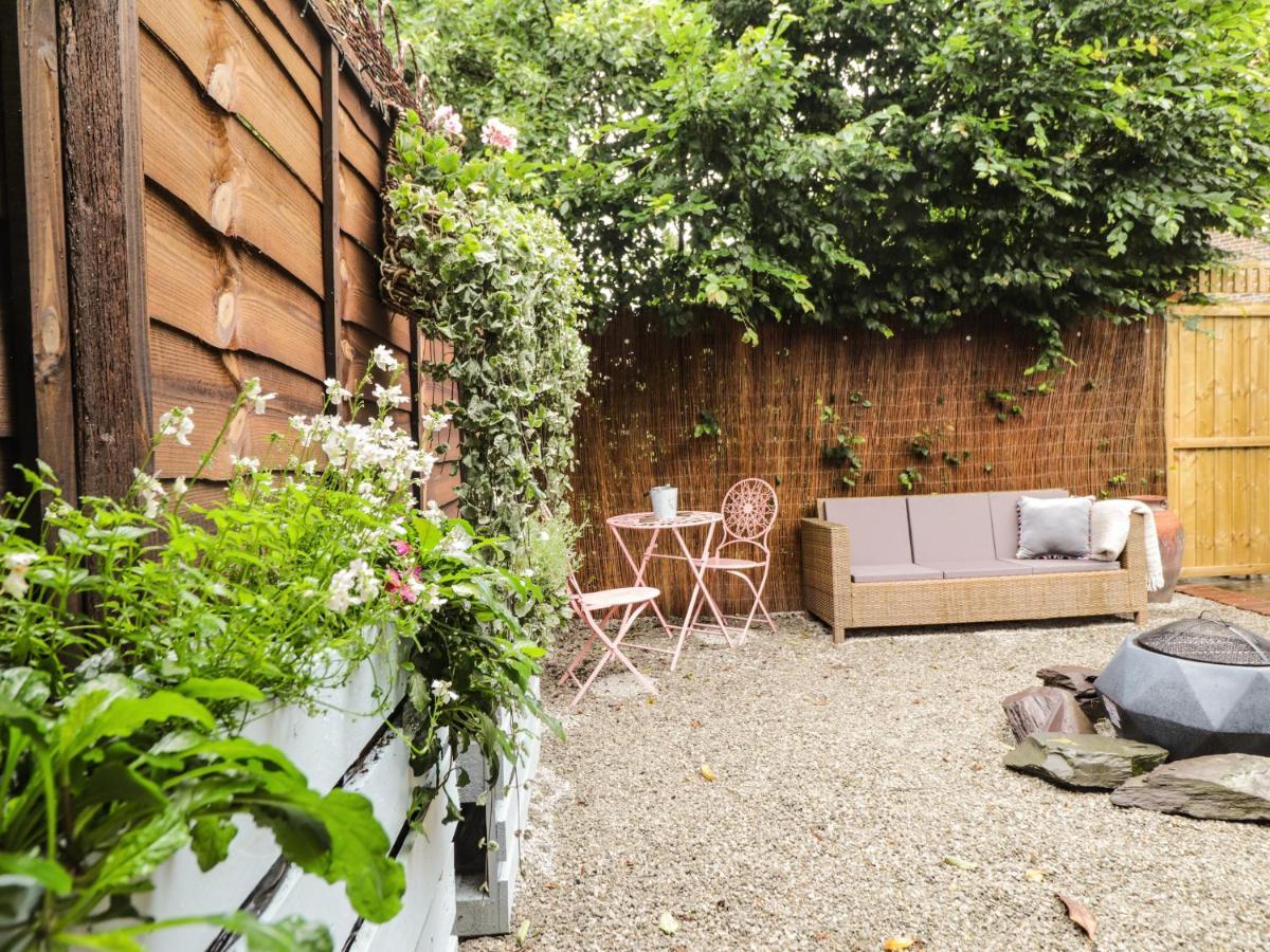 Ditsys Den Tonbridge Exterior foto